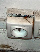 prise électrique en mauvais état